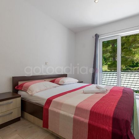 Apartment Vesna With Balcony & Free Parking Makarska Exterior photo