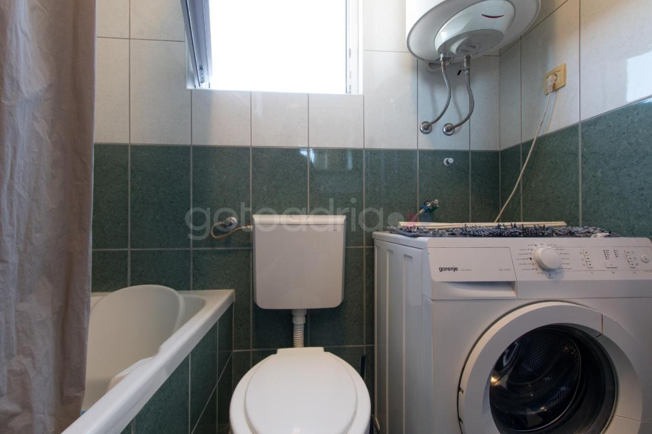 Apartment Vesna With Balcony & Free Parking Makarska Exterior photo
