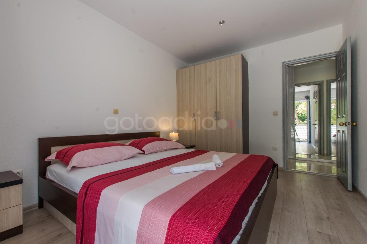 Apartment Vesna With Balcony & Free Parking Makarska Exterior photo